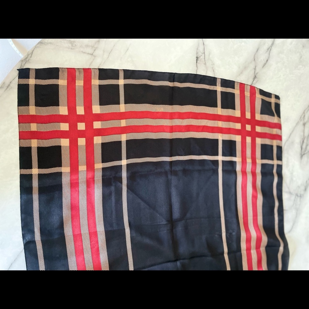 Burberry rectangle silk scarf - Picture 4 of 4